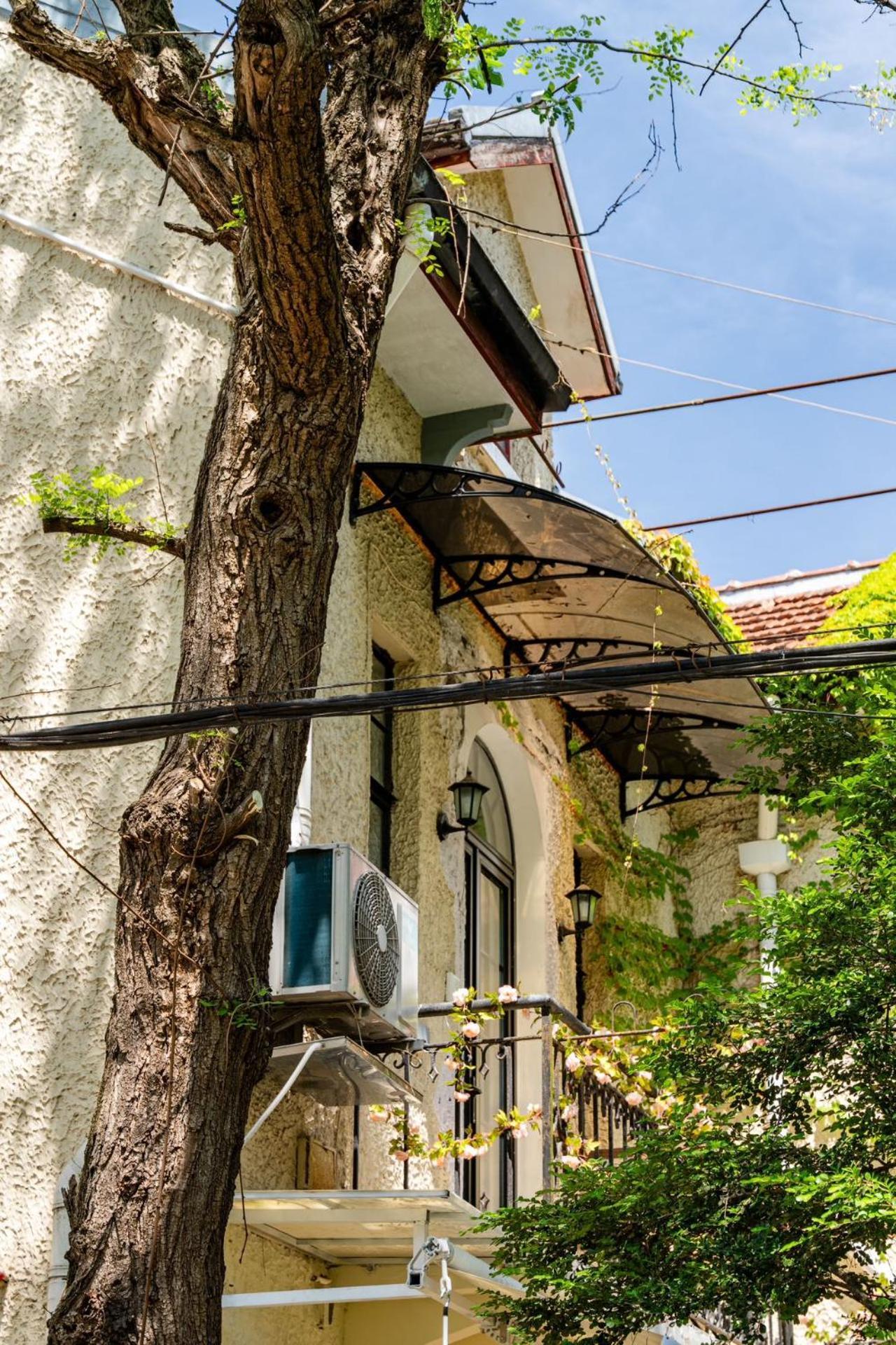 Shanghai Century Old House Downtown B&B Bagian luar foto